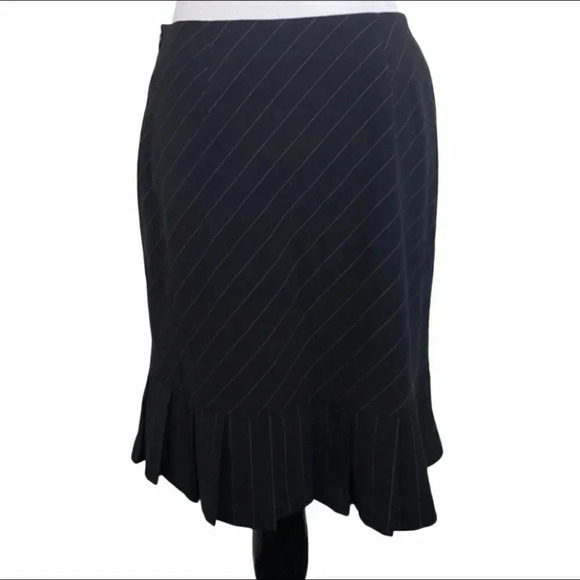 Larry Levine‎ stretch 6 black pinstripe pleated skirt Office Siren Business - Picture 1 of 4